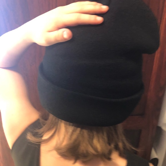 ADULT UNISEX Aquarius ♒️ BLACK BEANIE NWT - Picture 3 of 8